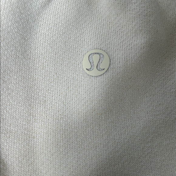 Lululemon Cream Athletic Shorts. New without tags never been worn - Picture 3 of 4